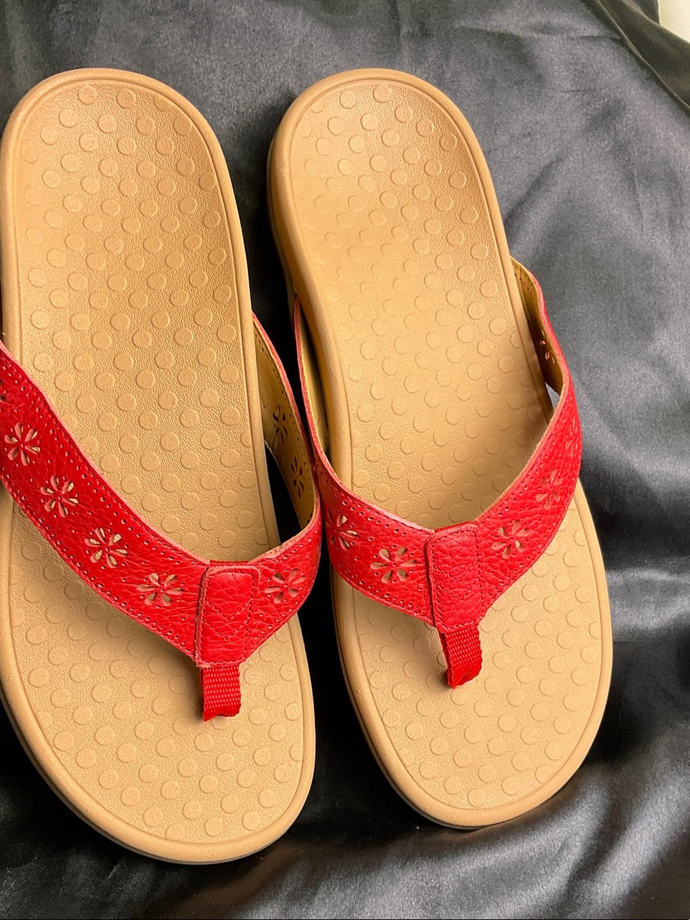 Vionic Red Floral-Detail Thong Sandals